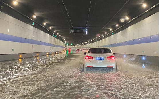 四川某市三個下穿隧道出現積水?路面積水用什么儀器監測好?(圖1)